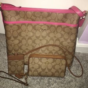 HOLDING for @mrshohm. Coach Purse